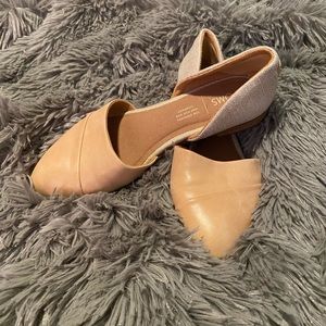 Toms Jutti Flat shoe COMES WITH BOX